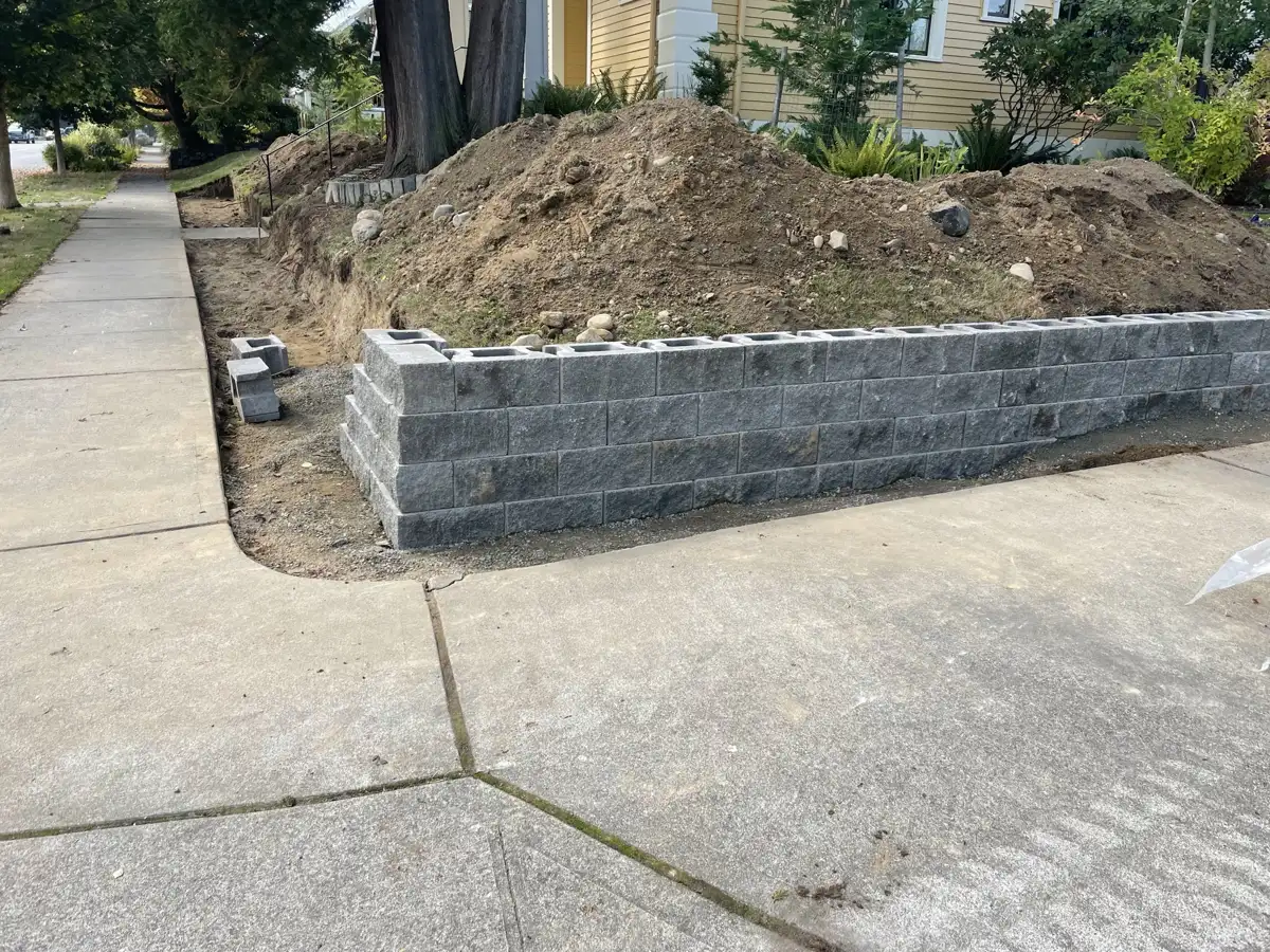 First courses of block set on a level base