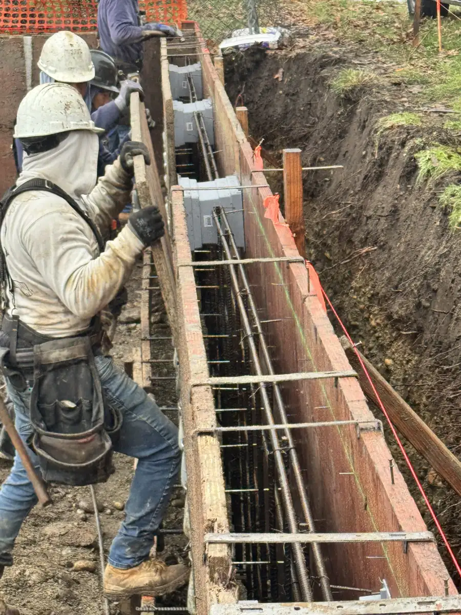 Placing and vibrating a reinforced concrete wall